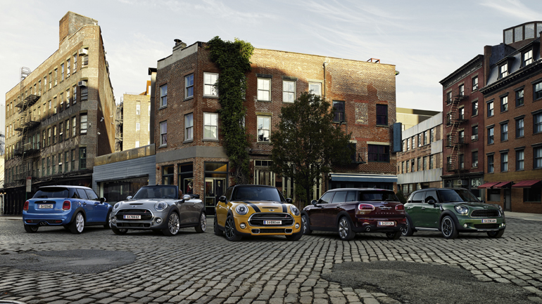 Η ΜΙΝΙ γυρίζει την Ελλάδα και σε… προκαλεί για test drive